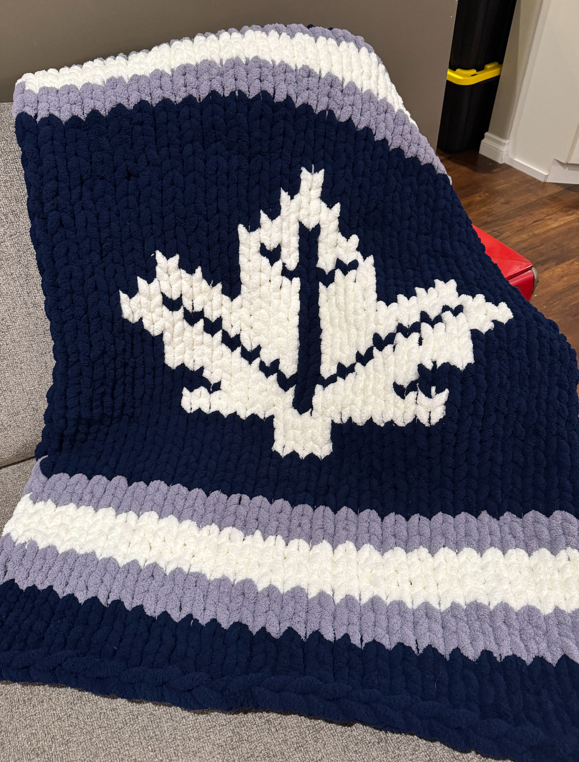 Toronto Maple Leafs THROW PATTERN